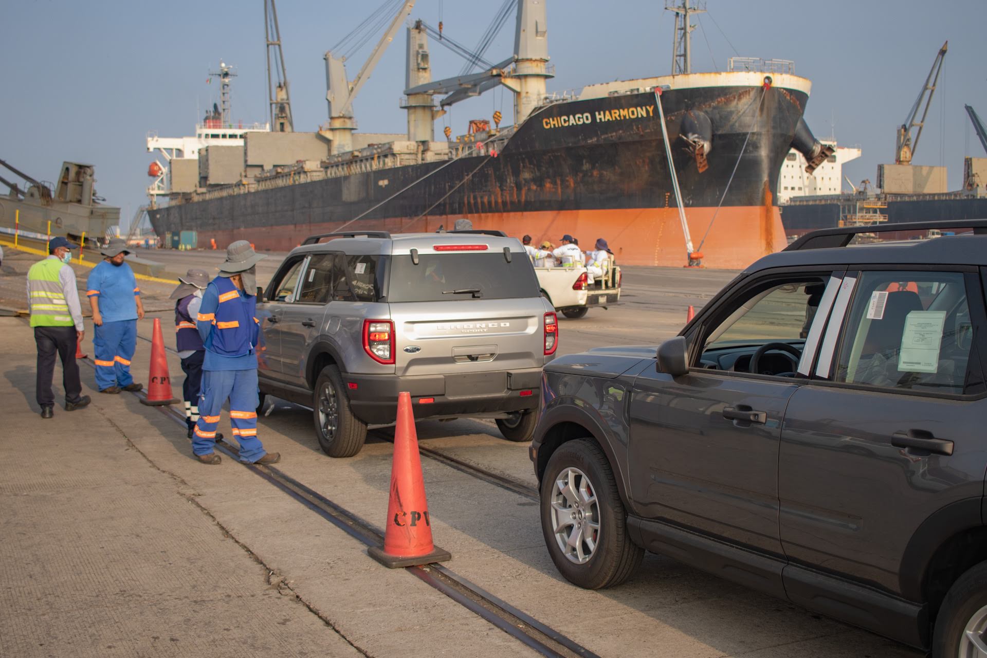 Loading and unloading of Furgones - Imagen 1